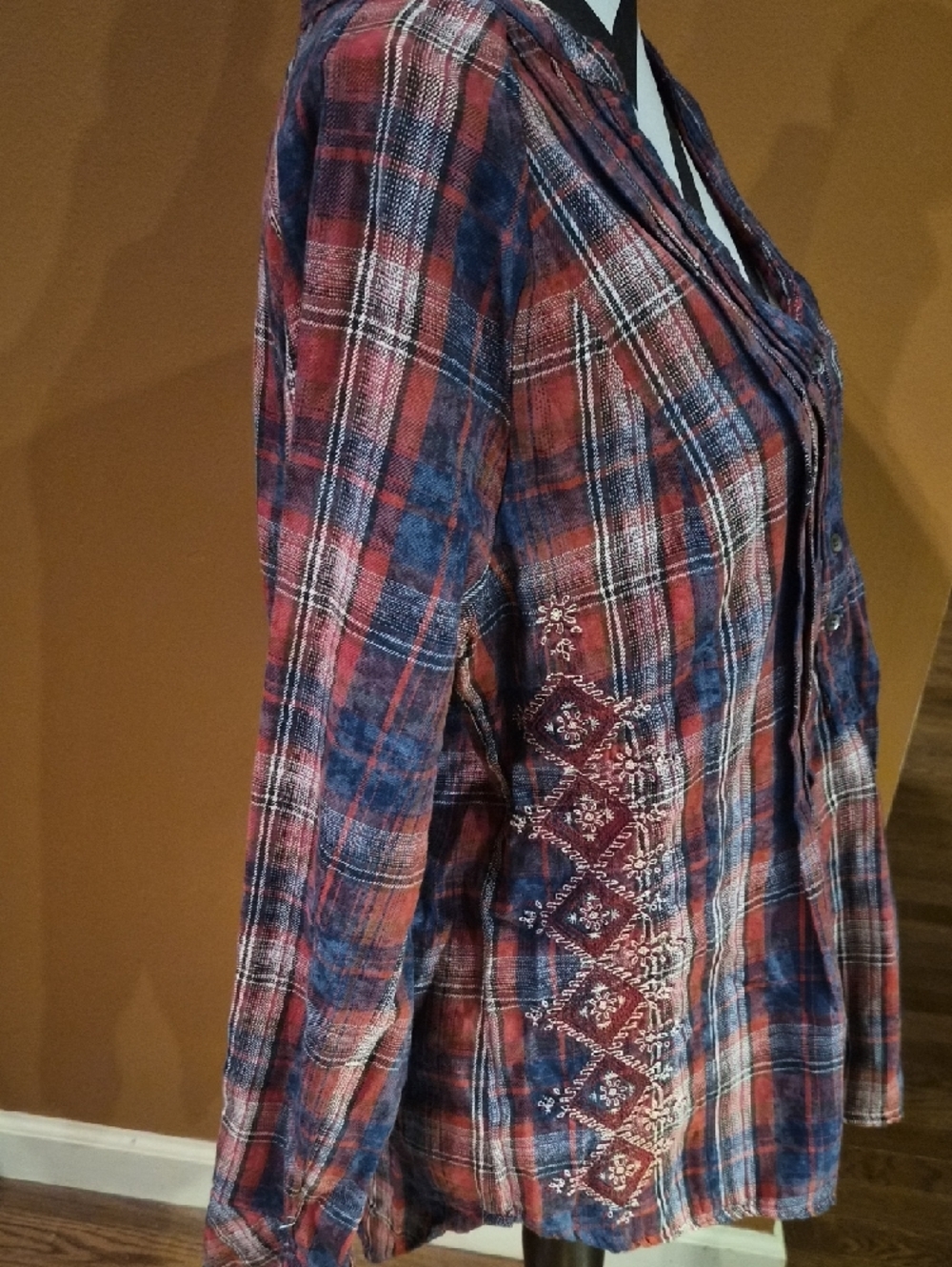 Sundance Women’s Red & Blue Plaid Button-Front Tunic Top - Picture 4 of 8